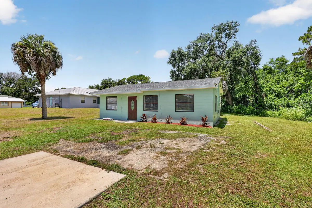 2-web-or-mls-7R7A4861 at 2205 N 44TH Street, Fort Pierce