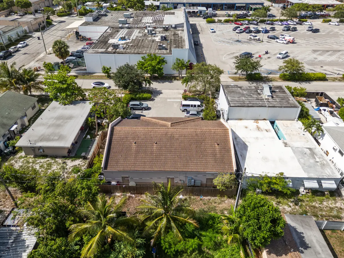 1125 Crestwood Boulevard, Lake Worth Beach, FL – mixed-use property photo 3
