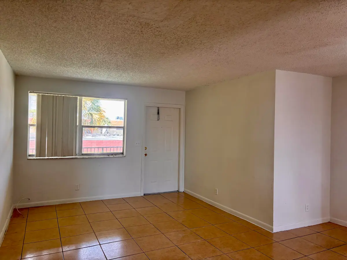 IMG_6130 at 850 E Commercial Boulevard 223c, Oakland Park
