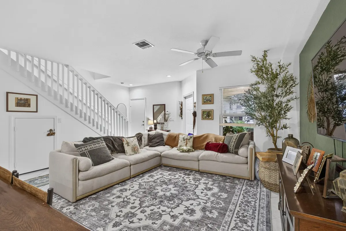 15-web-or-mls-BS1A6573 (1) at 13433 Georgian Court, Wellington