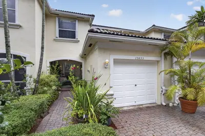 13433 Georgian Court, Wellington – Townhouse for sale