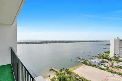 5600 N Flagler Drive 2504, West Palm Beach – Condominium for sale