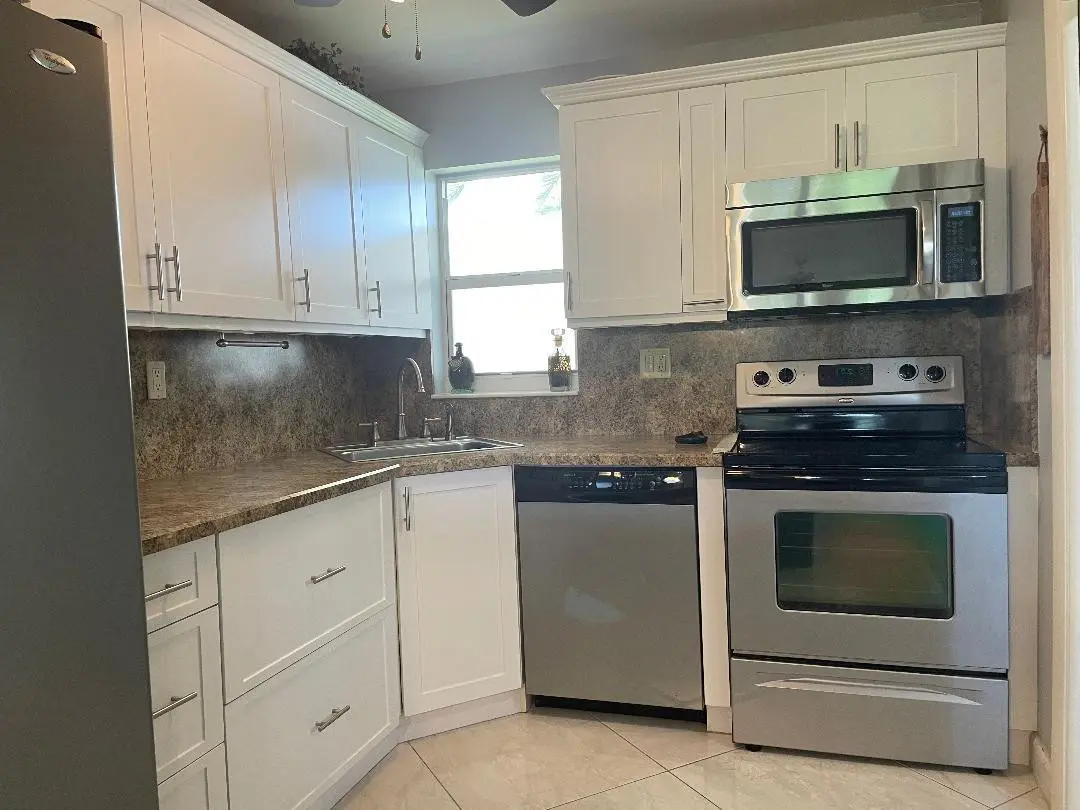 STAINLESS STEEL APPLIANCES at 8900 Washington Boulevard 105a, Hollywood