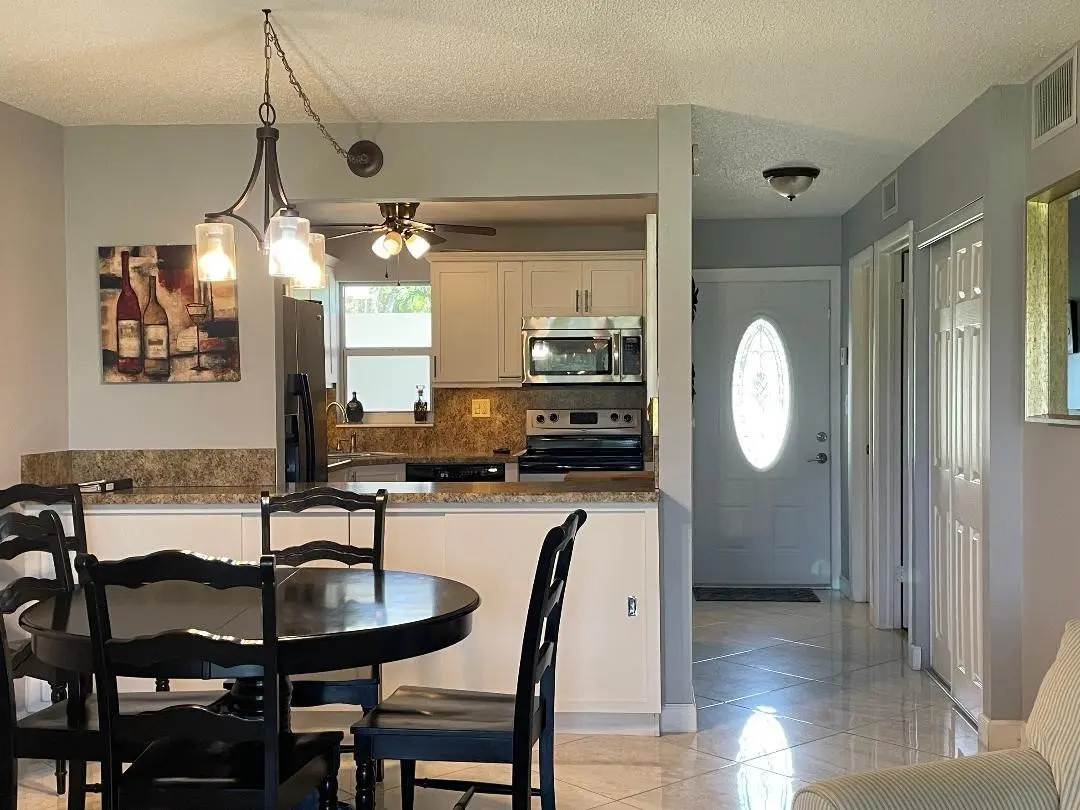 SO LIGHT & BRIGHT at 8900 Washington Boulevard 105a, Hollywood