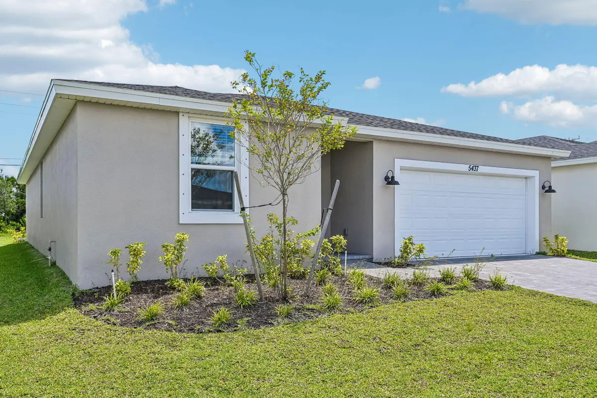 5437 Hampton Park Cir Vero Beach FL (3) at 5437 Hampton Park Circle, Vero Beach