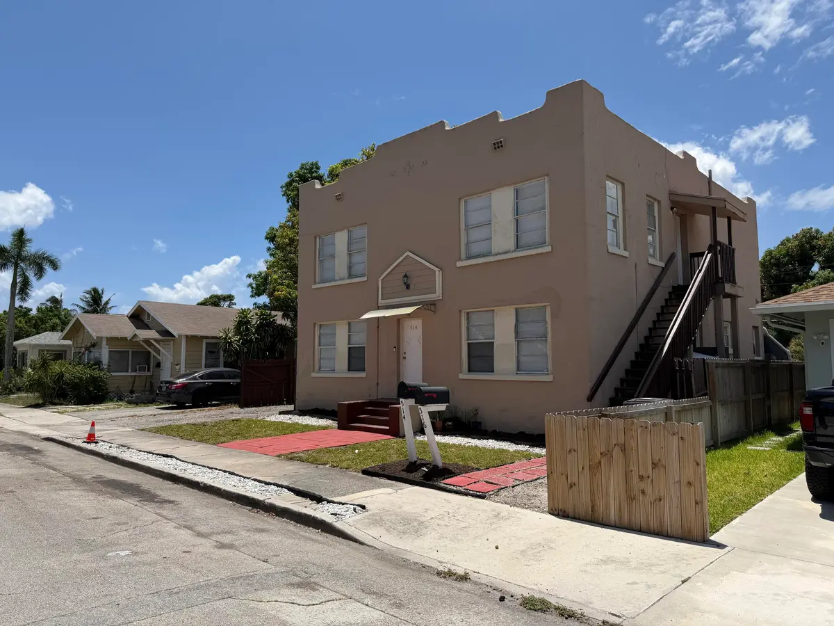 Left side at 514 El Vedado, West Palm Beach