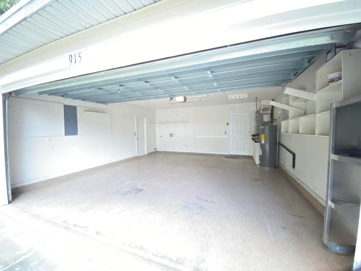 Garage at 915 11th Terrace, Vero Beach