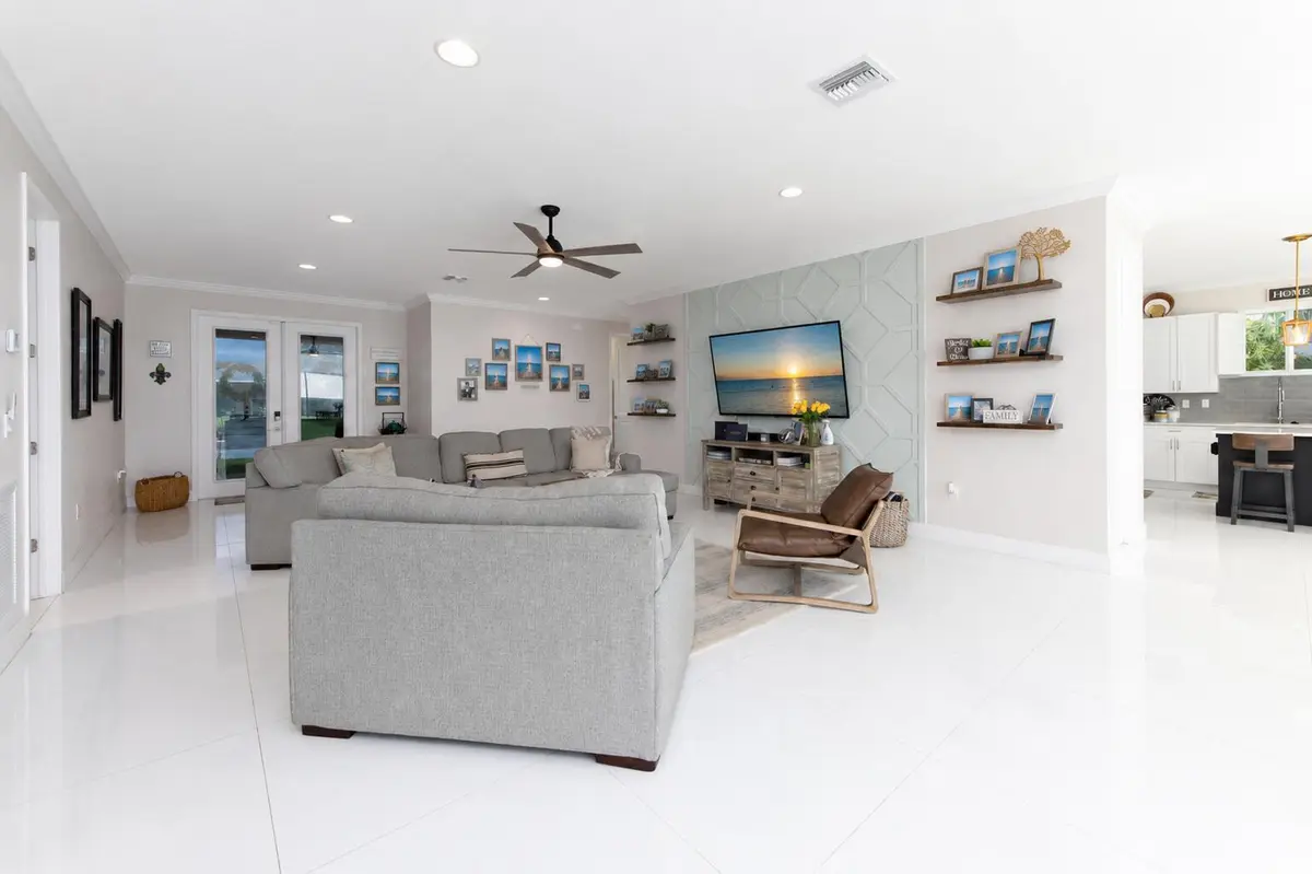 living 2 updated at 314 NE Surfside Avenue, Port St. Lucie