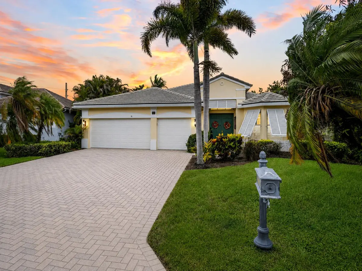 front at 910 SW Lost River Shores Drive, Stuart