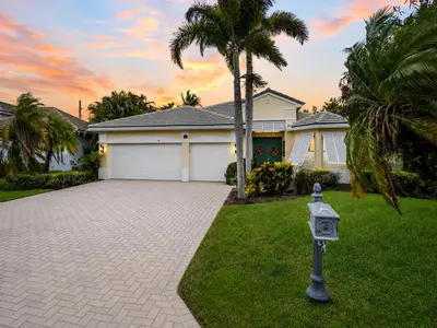 910 SW Lost River Shores Drive, Stuart – Single Family Residence for sale