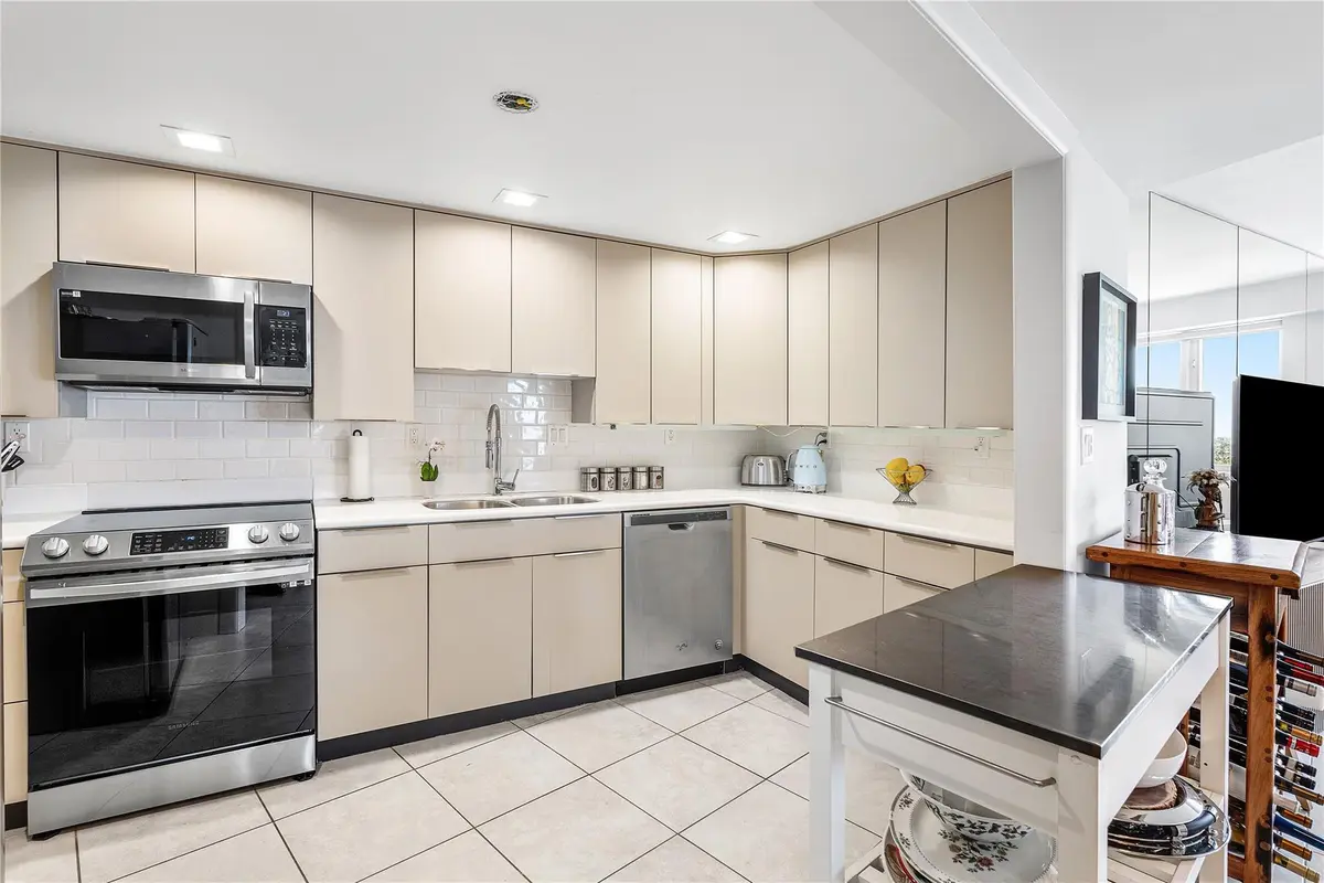 Photo 16 at 3000 Holiday Drive 1605, Fort Lauderdale