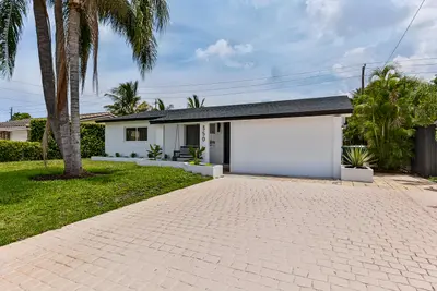 350 NE 42ND Street, Oakland Park – sold