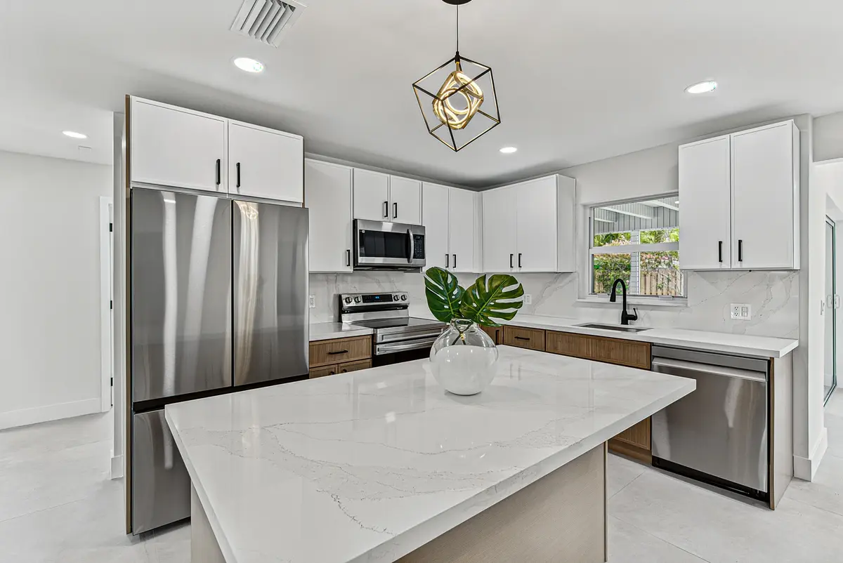 fitch-20 at 350 NE 42ND Street, Oakland Park