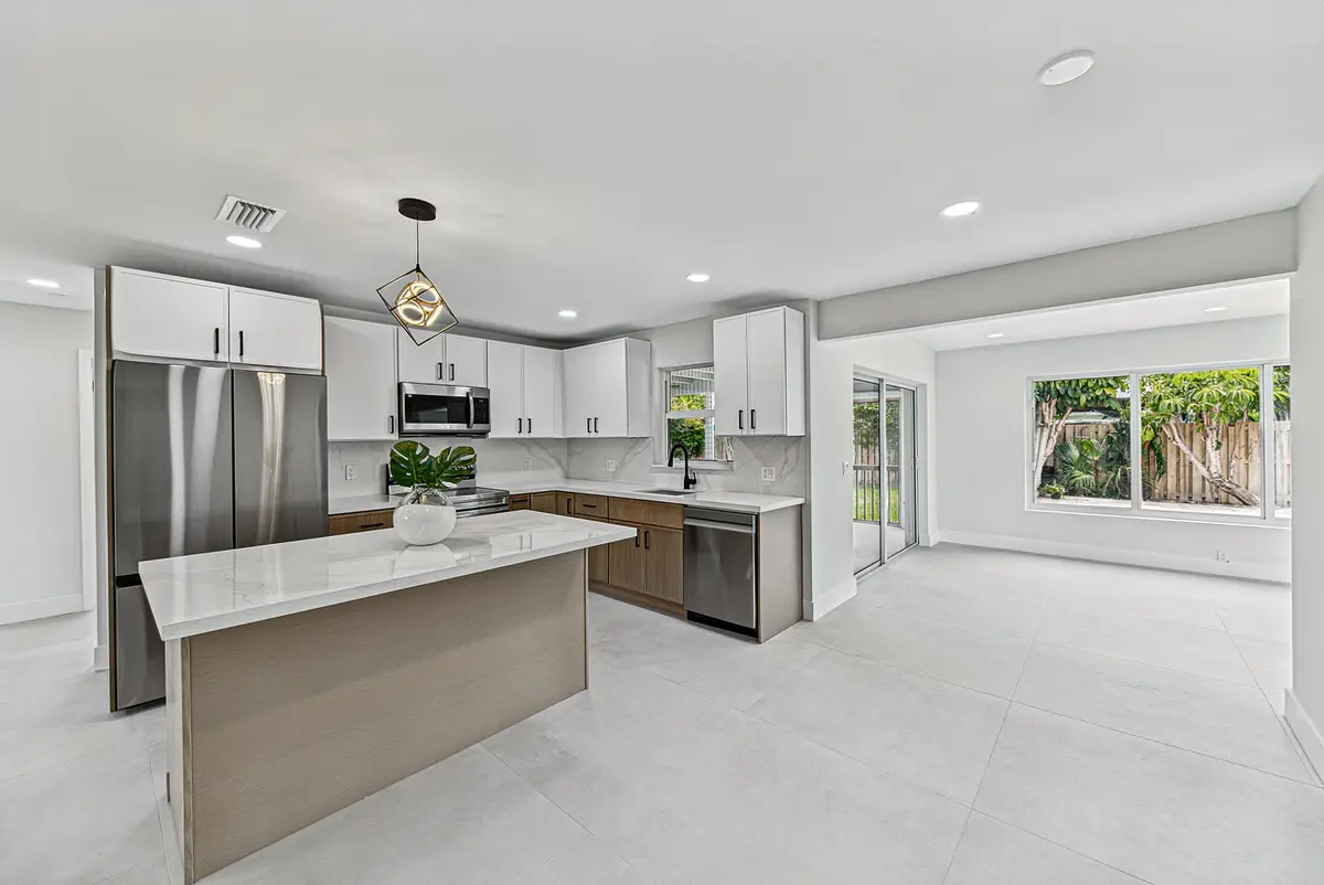 fitch-27 at 350 NE 42ND Street, Oakland Park