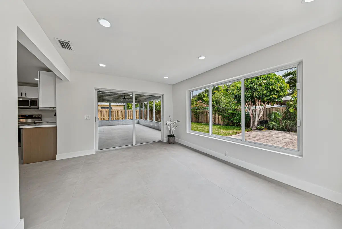 fitch-32 at 350 NE 42ND Street, Oakland Park