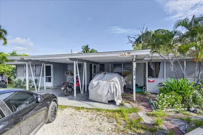 646 NE 38th Street, Oakland Park – Duplex for sale