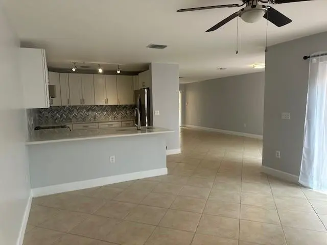 kitchen/family snack bar at 4151 EASTRIDGE Circle, Deerfield Beach