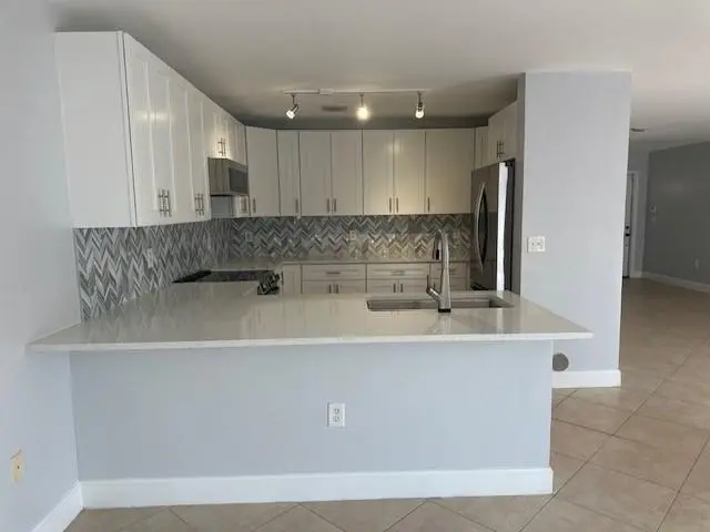 kitchen at 4151 EASTRIDGE Circle, Deerfield Beach