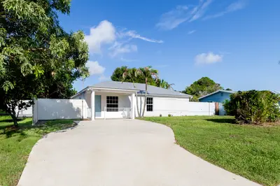 5060 SE EBBTIDE Avenue, Stuart – Single Family Residence for sale
