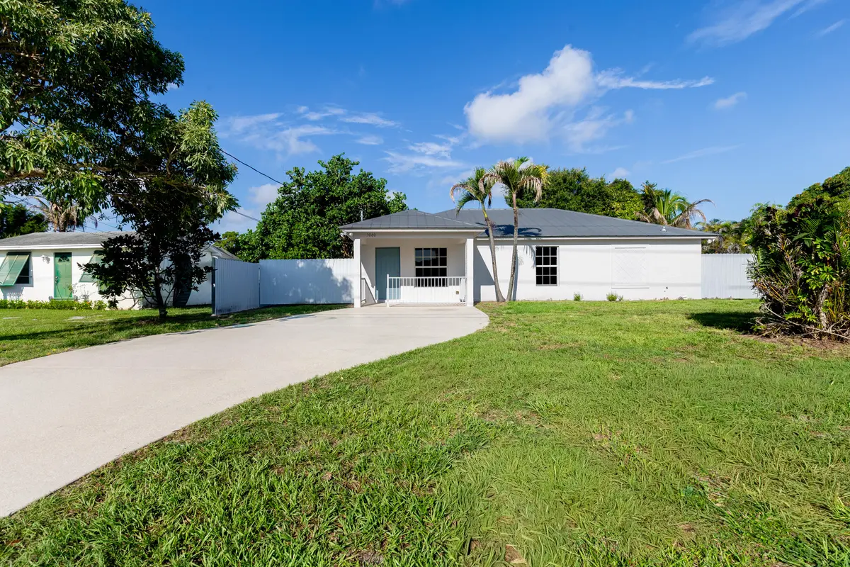 Front at 5060 SE EBBTIDE Avenue, Stuart