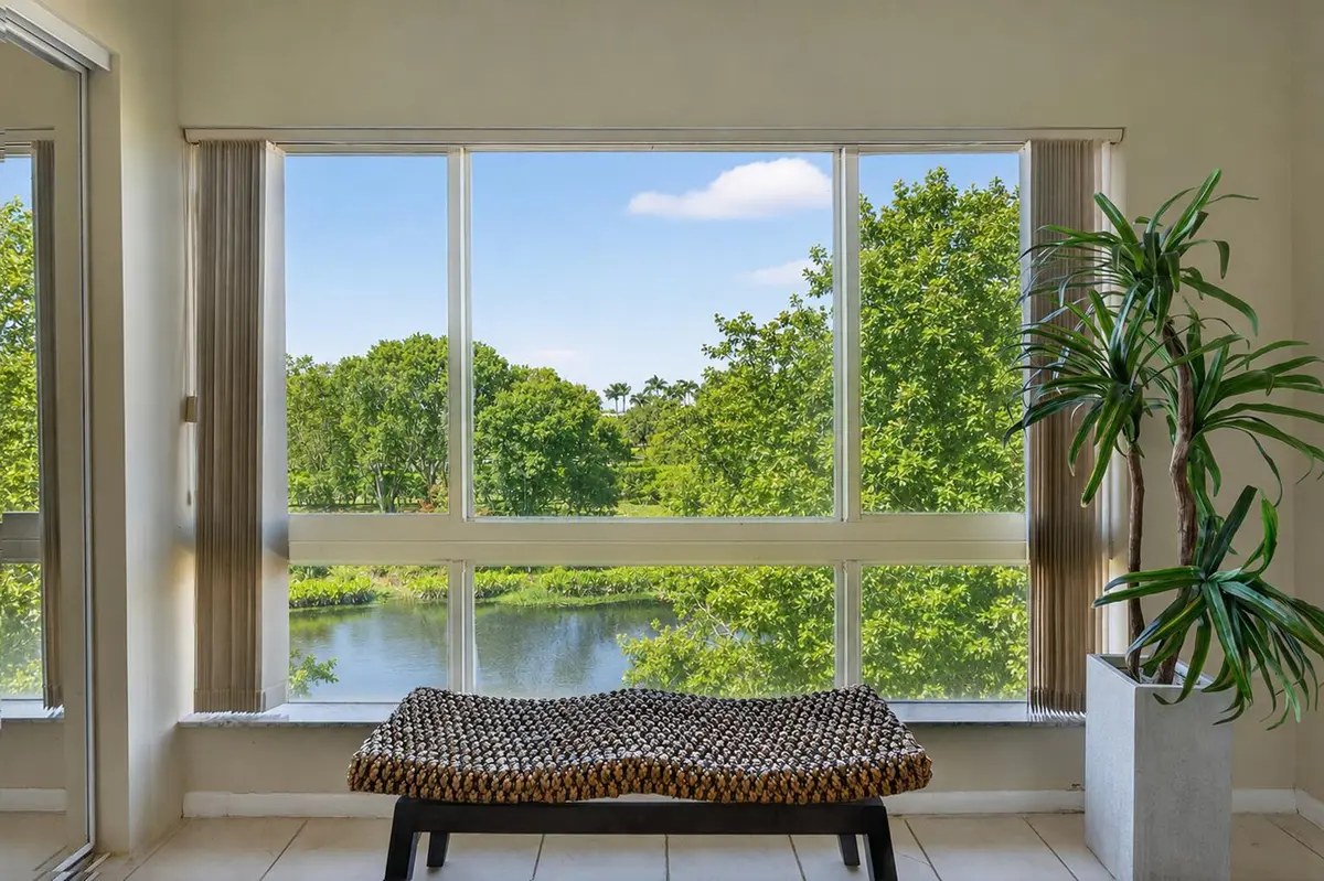 Sunroom Lakeview at 5906 CRYSTAL SHORES Drive 404, Boynton Beach
