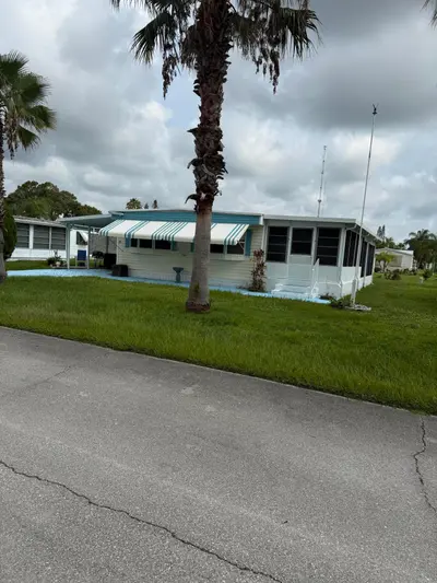 29 Golf Drive, Port St. Lucie – Manufactured Home for sale