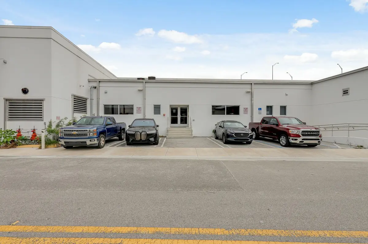 Parking Spaces at 2725 Hillsboro Road, West Palm Beach