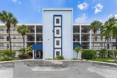 6000 NW 2nd Avenue 433, Boca Raton – Condominium for sale