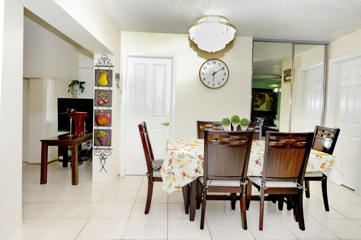 , at 3335 10th Avenue, Palm Springs