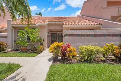 3303 SE Sandpiper Circle, Port St. Lucie – Villa for sale