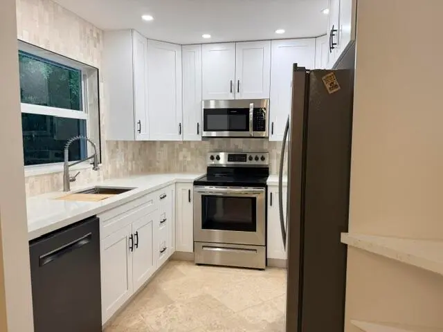 kitchen at 550 SW Natura Avenue, Deerfield Beach