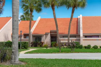 3504 SE SANDPIPER Circle, Port St. Lucie – Villa for sale