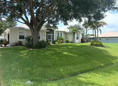 2062 SE HARDING Street, Port St. Lucie – sold