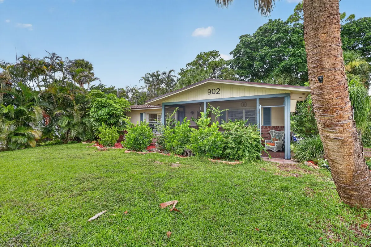Back of Structure at 902 SE OCEAN Avenue, Stuart
