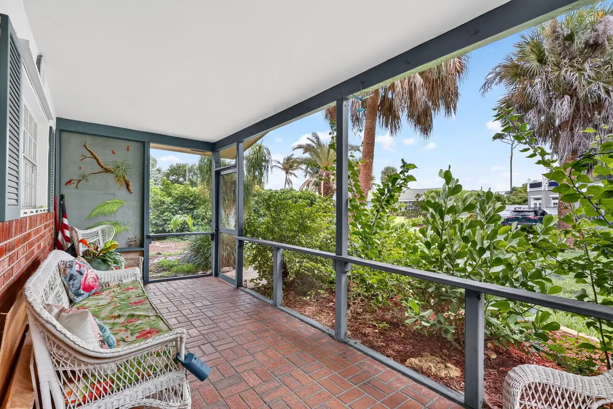 Sun Room at 902 SE OCEAN Avenue, Stuart