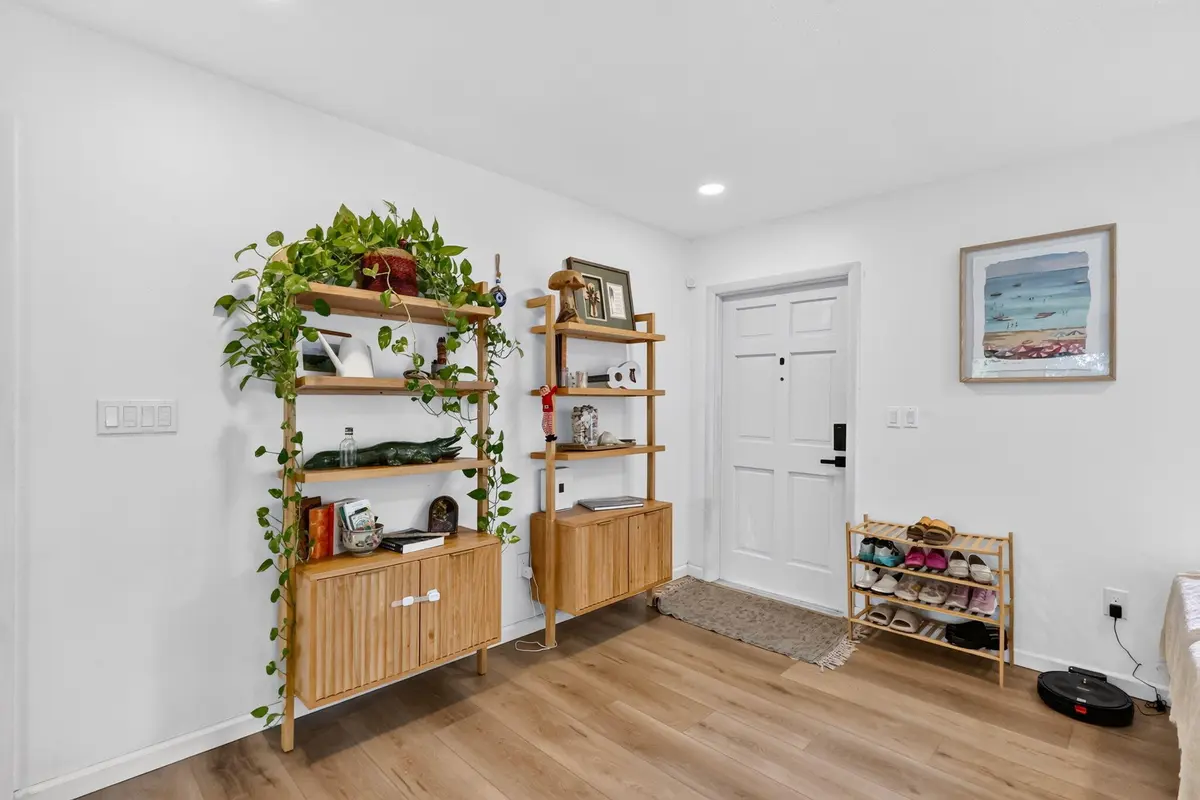 Entrance Foyer at 902 SE OCEAN Avenue, Stuart