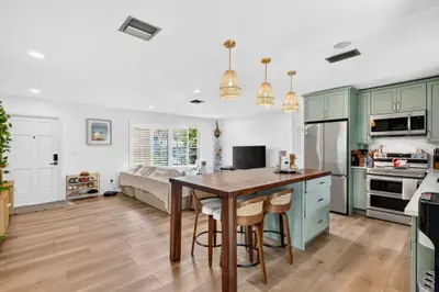 902 SE OCEAN Avenue, Stuart – Single Family Residence for sale