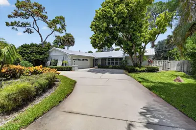 8797 SE SHARON Street, Hobe Sound – Single Family Residence for sale