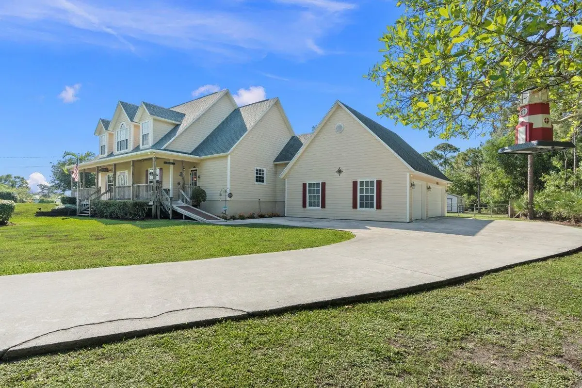 Driveway at 405 SE Salerno Road, Stuart