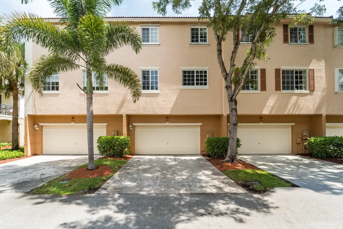 DB-5 at 4542 Danson Way, Delray Beach