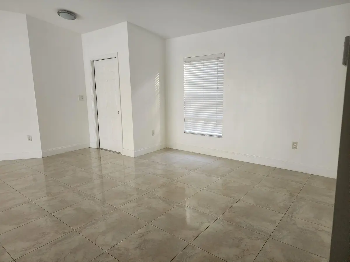 Photo 6 at 13955 Langley Place, Davie