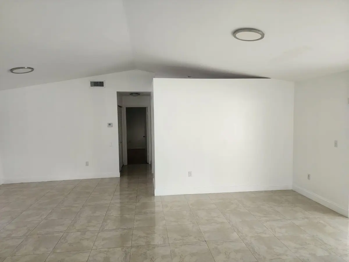 Photo 7 at 13955 Langley Place, Davie