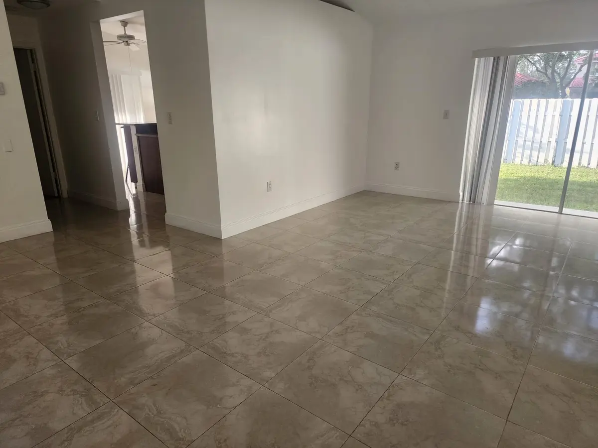 Photo 8 at 13955 Langley Place, Davie