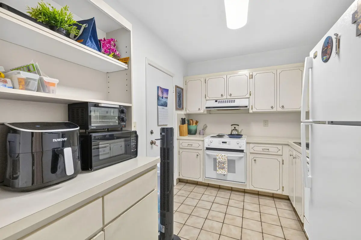 13-web-or-mls-8I8A0438 at 400 S Cypress Road 427, Pompano Beach