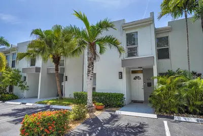 670 Kensington Place 5B, Wilton Manors – Townhouse for sale