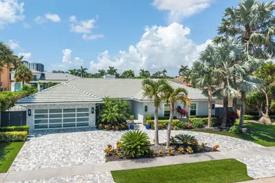 884 NE Mulberry Drive, Boca Raton – sold