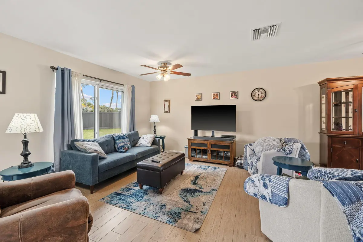 11-web-or-mls-DSC00106 at 119 Lakeside Circle, Jupiter