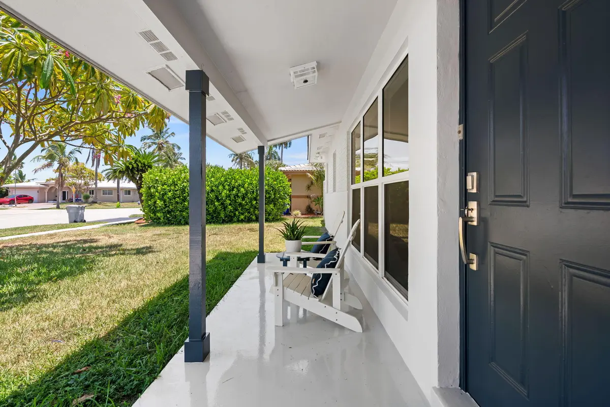23-web-or-mls-DSC_8398 at 580 SE 5TH Street, Pompano Beach