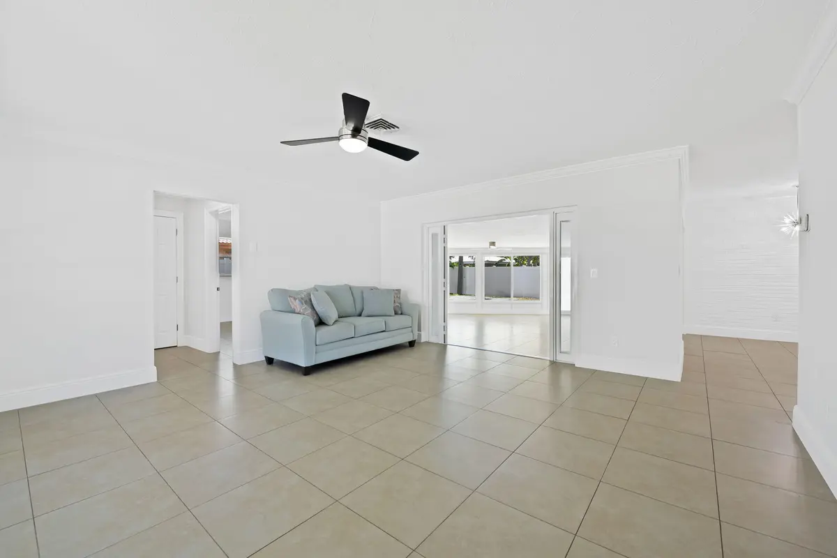 16-web-or-mls-DSC_8357 at 580 SE 5TH Street, Pompano Beach