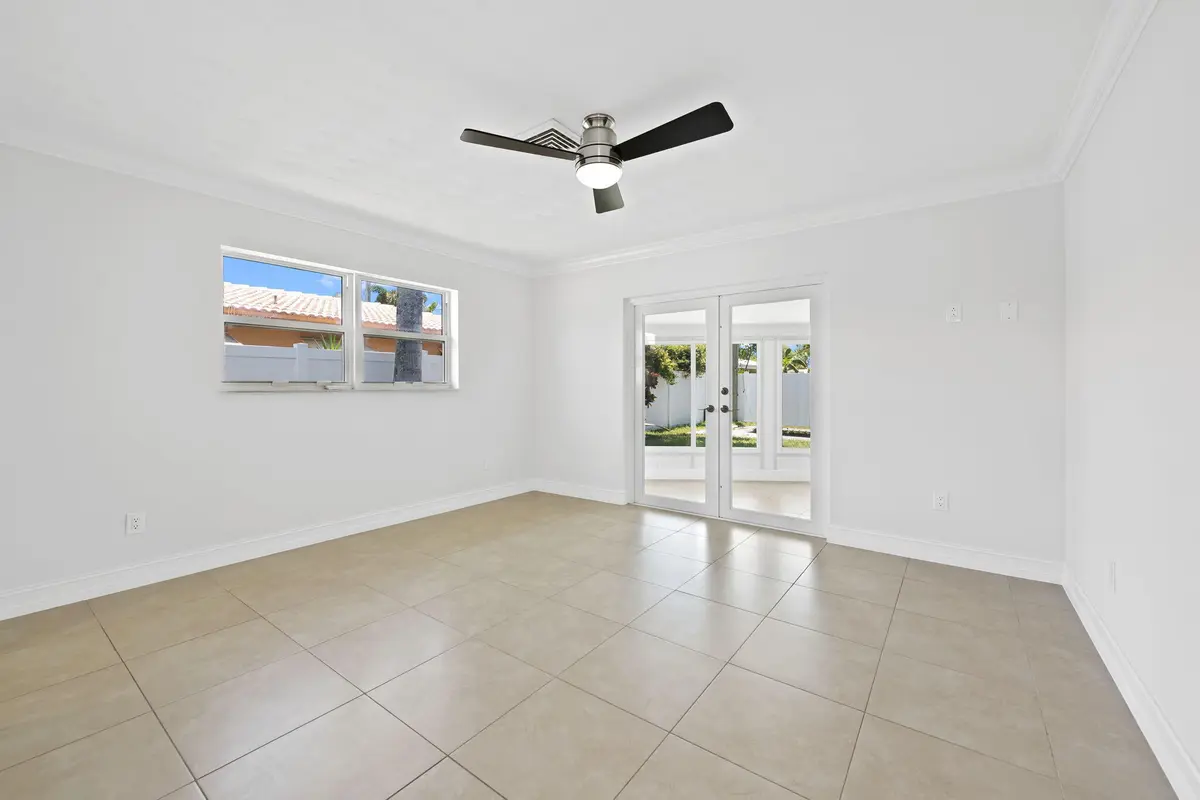 17-web-or-mls-DSC_8366 at 580 SE 5TH Street, Pompano Beach